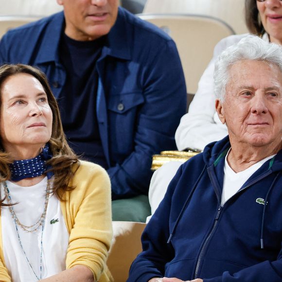 C’est le cas également pour l’acteur américain Dustin Hoffman et sa femme Lisa Gottsegen

Dustin Hoffman et sa femme Lisa Gottsegen en tribunes lors des Internationaux de France de Tennis de Roland Garros 2025, à Paris, France, le 6 juin 2025. © Jacovides-Moreau/Bestimage