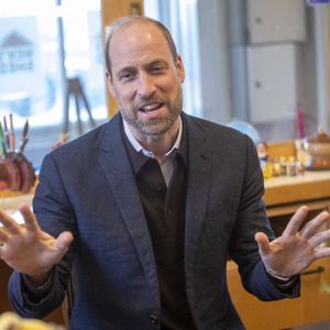 Apparemment, la princesse de Galles aimerait donc le nouveau style de son mari. 

Le duc de Rothesay, le prince William visitent le Carnoustie and Monifieth Men's Shed Carnoustie, Écosse. 6 février 2025. ©Michael Schofield/The Sun/News Licensing/ABACAPRESS.COM