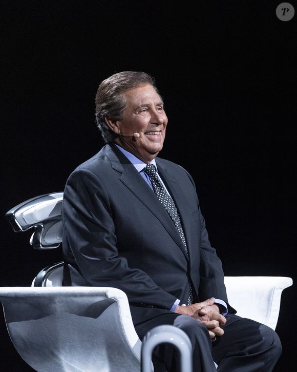 Exclusif - Jean-Pierre Foucault - Enregistrement de l'émission "La Chanson secrète", qui sera diffusée le 4 janvier 2020 sur TF1, à Paris. Le 17 décembre 2019. © Gaffiot-Perusseau / Bestimage