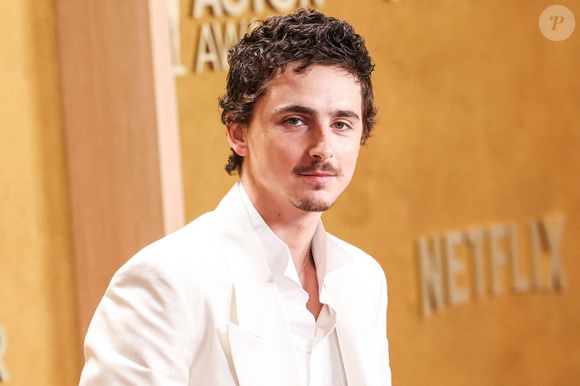 L'acteur de 30 ans a déclaré que le ballet et l'opéra étaient des formes d'art en perdition. 

Timothee Chalamet portant des vêtements Prada personnalisés arrive à la 32e cérémonie annuelle de remise des prix des acteurs présentée par SAG-AFTRA (anciennement Screen Actors Guild Awards) qui s'est tenue au Shrine Auditorium and Expo Hall le 1er mars 2026 à Los Angeles, Californie, États-Unis. Photo par Xavier Collin/Image Press Agency/ABACAPRESS.COM