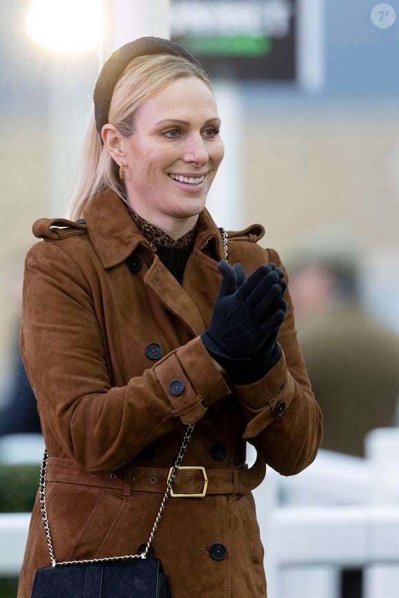 Les amoureux ont décidé, après les festivités de Noël, de partir en vacances... sans leurs enfants ! Mia (née le 17 janvier 2014), Lena (née le 18 juin 2018) et 

Zara Phillips à Gloucestershire le 13 décember 2024.