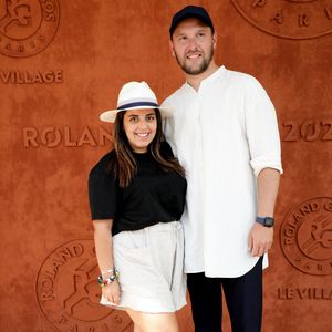 Inés Reg et Kevin Debonne - People au village lors des Internationaux de France de Tennis de Roland Garros à Paris. Le 10 juin 2021
© Dominique Jacovides / Bestimage