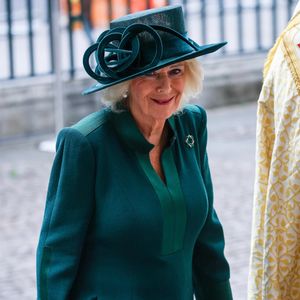 Londres, ROYAUME-UNI. La reine Camilla (Camilla Parker Bowles, reine consort d'Angleterre) quitte l'abbaye de Westminster après avoir assisté à la cérémonie de la Fête nationale des récoltes, organisée par Love British Food, en collaboration avec des organismes caritatifs de distribution alimentaire de premier plan, à l'occasion de la Journée mondiale de l'alimentation. Backgrid UK/ Bestimage