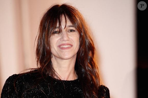 Charlotte Gainsbourg sur le tapis rouge pour la première du film Les Choses Humaines dans le cadre de la 78e Mostra de Venise le 9 septembre 2021 à Venise, Italie.  Photo par Marco Piovanotto/ABACAPRESS.COM