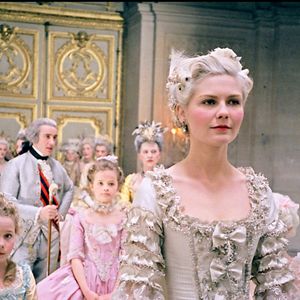 D'après les experts du marché, les acheteurs sont particulièrement sensibles à l'histoire et à la provenance de ce type d'objets d'exception. 

Kirsten Dunst sur le tournage de "Marie-Antoinette". Agence/BestImage