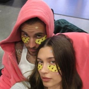 Hailey et Justin Bieber font la promotion des nouveaux skin patchs Rhode. Hailey et Justin Bieber sur Instagram.