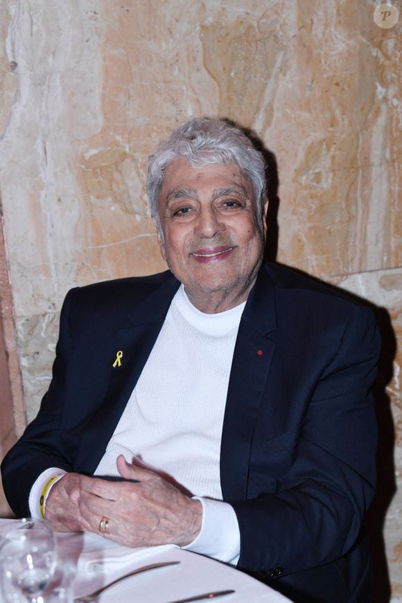"Oui, c’est très dur d’être fidèle. Ça dépend ce que vous appelez fidélité, quel est le sens que vous donnez à la fidélité", a expliqué l’artiste de 86 ans enrico macias - Les "Justes du 7 octobre" mis à l'honneur lors du dîner de gala de la Diaspora Défense Force (DDF) aux Salons Hoche à Paris, le 27 mai 2025. © Rachid Bellak / Bestimage
