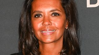 "57 ressenti 37" : Karine Le Marchand parée d'une jolie robe pour son anniversaire et bien entourée, elle rayonne dans le Sud