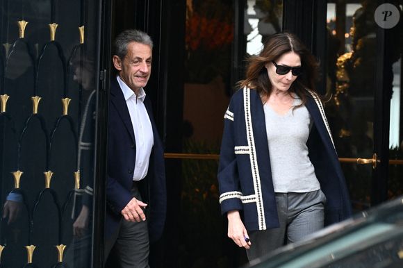 Nicolas Sarkozy et sa femme Carla Bruni - La famille Sarkozy réunie au restaurant du "Four Seasons Hôtel George V" pour l'anniversaire de Giulia Sarkozy (14 ans) à Paris, France, le 19 octobre 2025. Nicolas profite au maximum de ses derniers jours de liberté avant son incarcération à la prison de la Santé mardi 21 octobre. © Bestimage