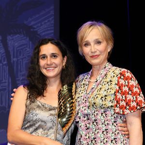 Louise Courvoisier et Kristin Scott Thomas - Cérémonie de remise de prix lors de la 17ème édition du Festival du Film Francophone de Angoulême (FFA) le 1er septembre 2024. © Coadic Guirec/Bestimage