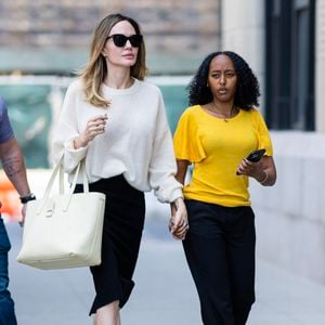 Exclusif - Angelina Jolie et sa fille Zahara Jolie-Pitt se promènent à New York, le 16 mai 2023. © The ImageDirect / Bestimage