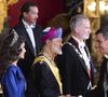 Letizia d'Espagne avait les cheveux ondulés mais aussi un sublime diadème.

Le roi Felipe VI d'Espagne et la reine Letizia lors de la cérémonie d'accueil du sultan d'Oman Haïtham ben Tariq à Madrid le 4 novembre 2025. Photo par Cordon / Bestimage