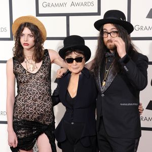Yoko Ono, Sean Lennon et sa compagne Charlotte Kemp Muhl - 56eme ceremonie des Grammy Awards a Los Angeles le 26 janvier 2014. AGENCE / BESTIMAGE