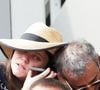 Elie Semoun et sa compagne (enceinte) dans les tribunes lors des Internationaux de France de Tennis de Roland Garros 2025. Paris, le 1er Juin 2025. © Dominique Jacovides/Bestimage