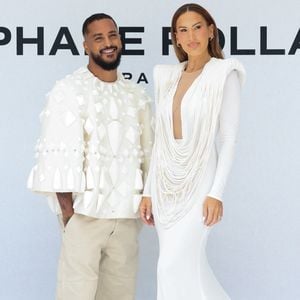 Slimane Nebchi et Charlotte Gonin (Vitaa). au photocall du défilé Stéphane Rolland Collection Haute Couture Automne/Hiver 2025-2026 lors de la Fashion Week de Paris (PFW) au théâtre des Champs-Élysées, à Paris, France, le 8 juillet 2025. © Sebastien Fremont/Bestimage