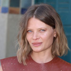 Le couple possède une maison située sur l'île bretonne de Bréhat, où ils essayent de résider "deux à quatre mois par an"

Mélanie Thierry - Photocall du film "Captive" sur les planches lors de la 49ème édition du festival du film américain de Deauville le 9 septembre 2023.

© Denis Guignebourg / Bestimage