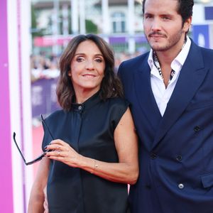 Mais nombreux sont ceux à avoir mal parlé du couple Florence Foresti-Alexandre Kominek, même dans l'entourage de deux humoristes.

Florence Foresti et son compagnon Alexandre Kominek à la première du film "Nouvelle Vague" lors du 51éme Festival du Cinéma Américain de Deauville le 12 septembre 2025.

© Denis Guignebourg / Bestimage
