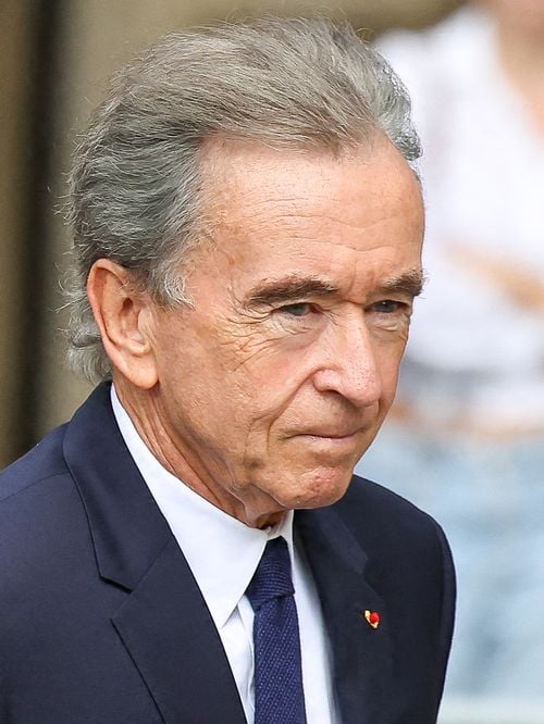 La famille Arnault présente pour Mathilde Favier, ils accompagnent leur collaboratrice et amie de Dior une dernière fois