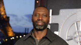 "Il est temps d’arrêter de jouer" : Omar Sy lance un appel après les événements survenus à Trappes, la ville où il a grandi avec Jamel Debbouze et Nicolas Anelka