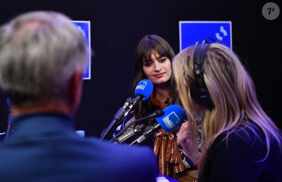 Clara Luciani en backstage de la 38ème cérémonie des Victoires de la musique à la Seine musicale de Boulogne-Billancourt, France, le 10 février 2023. © Moreau-Veren/Bestimage
