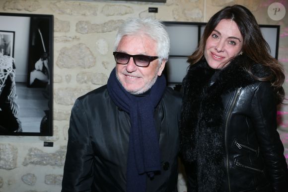 "Comme j’étais mariée et lui en couple avec une nouvelle compagne, on a eu une relation adultérine pendant cinq mois", a-t-elle premièrement révélée

Marc Cerrone et sa femme Jill - Vernissage de l'exposition "EAT MY ART" par Stéfanie Renoma à la Black Gallery à Paris, le 10 mars 2016. © CVS/Bestimage