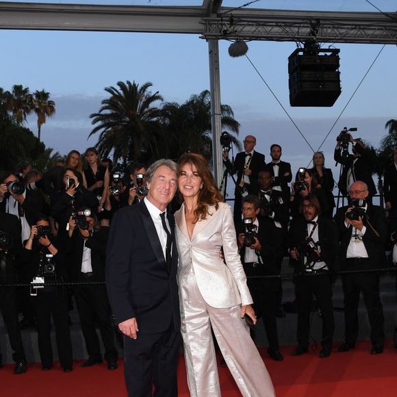 François Cluzet et sa femme Narjiss Slaoui-Falcoz à la montée des marches du film "Mascarade" lors du 75ème Festival International du Film de Cannes, France, le 27 mai 2022. © Rachid Bellak/Bestimage