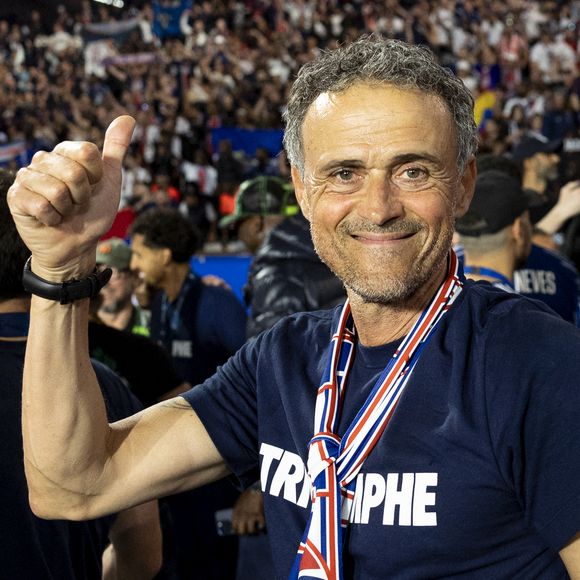 Après la victoire du PSG en Ligue des champions, Luis Enrique a été interrogé sur son départ

Luis Enrique - Les joueurs du PSG célèbrent leur titre de Champion d'Europe au Parc Des Princes à Paris, le 1er juin 2025.
© Cyril Moreau/Bestimage