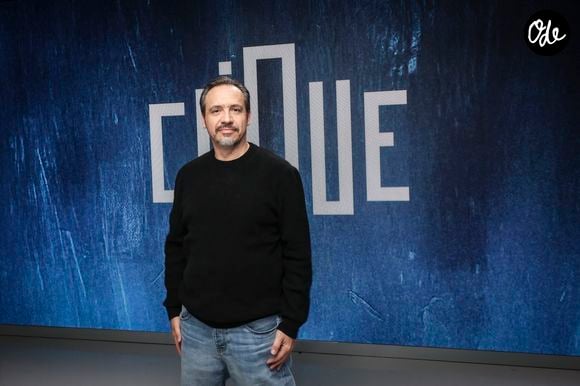 Alexandre Astier sur le plateau de Clique présenté par M.Achour, et diffusé sur Canal + le 21 octobre 2025, Paris, France, le 14 octobre 2025. © Jack Tribeca / Bestimage