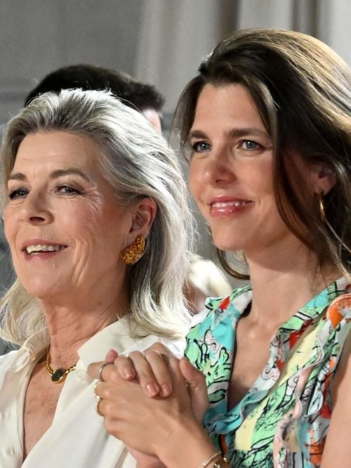 À Monaco, Caroline de Hanovre et Charlotte Casiraghi affichent une ressemblance saisissante lors d'un événement incontournable