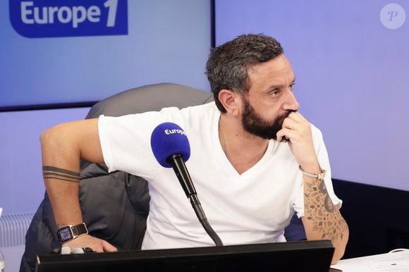 Exclusif - Cyril Hanouna sur le plateau de l'émission "On marche sur la tête" en direct sur Europe 1 le 29 janvier 2025. © Jack Tribeca / Bestimage