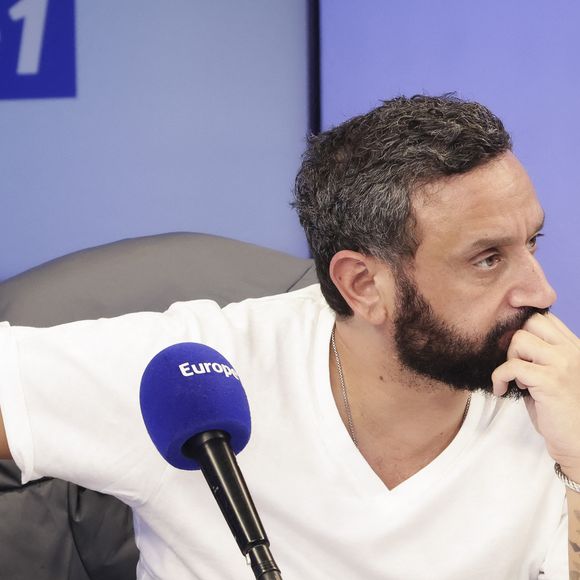 Exclusif - Cyril Hanouna sur le plateau de l'émission "On marche sur la tête" en direct sur Europe 1 le 29 janvier 2025. © Jack Tribeca / Bestimage