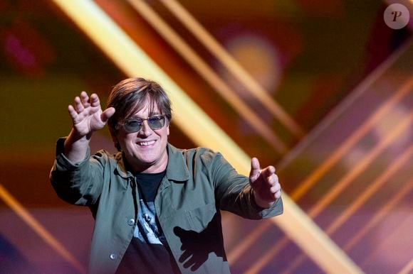 Le climat méditerranéen et le calme insulaire offrent à l’artiste un répit bienvenu loin de Paris et de ses toits parisiens. 

Exclusif - Thomas Dutronc - Enregistrement de l'émission "La fête de la chanson française" à Paris, présentée par L.Thilleman et A.Manoukian, et diffusée le 20 décembre sur France 3
© Pierre Perusseau / Bestimage