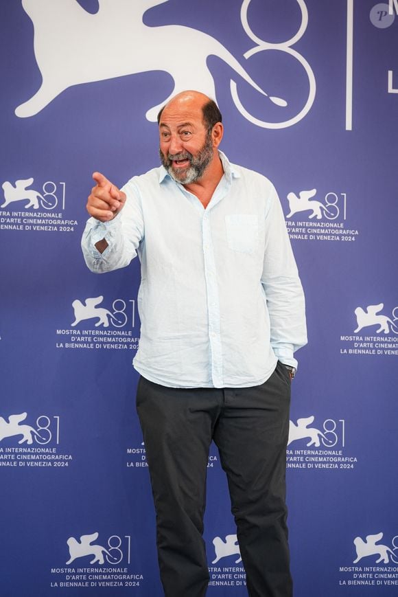 Kad Merad est actuellement à l'affiche du film baptisé "Papamobile" Kad Merad au photocall du film "Finalement" lors du 81ème festival international du film de Venise, la Mostrav le 2 septembre 2024. © Lucia Sabatelli / Bestimage