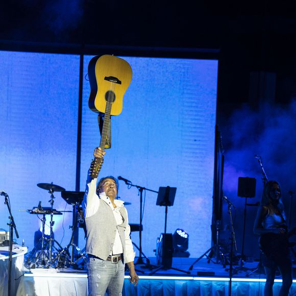 Laurent Voulzy - Laurent Voulzy en concert sur la scène du théâtre de Verdure lors du 41ème Festival de Ramatuelle, le 9 août 2025. 
© Cyril Bruneau / Bestimage