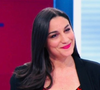 Il s'agit d'Alexandra Uzan, aux commandes de la tranche 14/16h et du "23h Info" sur Franceinfo.

Alexandra Uzan, animatrice de France Télévisions.
