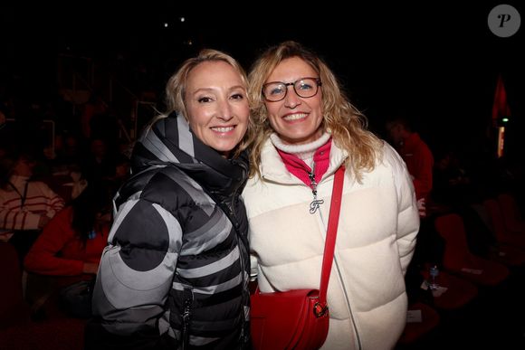 Exclusif - Audrey Lamy et sa soeur Alexandra Lamy - Projection du court métrage "Allez ma Fille" réalisé par C.Jouannet lors du 27éme Festival International du Film de Comédie de l'Alpe d'Huez, le 17 janvier 2024. A cette occasion, la famille était réunie au grand complet, A.Lamy et son ex-compagnon, T.Joaunnet, sa femme A.Deutsch, leurs filles, Mado et Ysée. 
© Dominique Jacovides / Bestimage