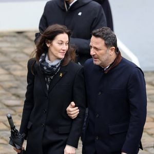 Mareva Galanter (Miss France 1999) et Arthur (Jacques Essebag) - Cérémonie d’hommage national aux victimes françaises des attaques terroristes du 7 octobre en Israël dans la cour d’honneur de l’Hôtel national des Invalides, à Paris, France, le 7 février 2024. © Dominique Jacovides/Bestimage