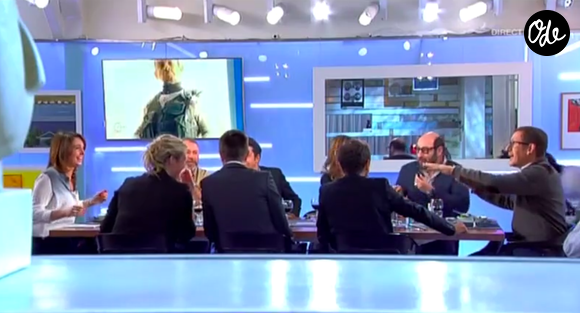 Ils se sont rencontrés en 2014.

Kad Mérad, Dany Boon, Patrick Cohen, Alice Pol et Julia Vignali sur le plateau de "C à vous" en 2014. ©France TV
