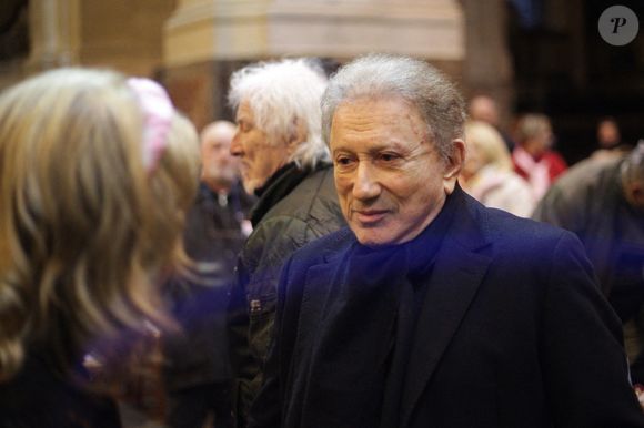 Il s'agit de Michel Drucker

L'animateur de télévision français Michel Drucker lors d'une messe commémorative pour l'actrice française Brigitte Bardot à l'église Saint-Roch à Paris, le 28 janvier 2026. Photo par Nasser Berzane/ABACAPRESS.COM