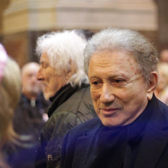 Il s'agit de Michel Drucker

L'animateur de télévision français Michel Drucker lors d'une messe commémorative pour l'actrice française Brigitte Bardot à l'église Saint-Roch à Paris, le 28 janvier 2026. Photo par Nasser Berzane/ABACAPRESS.COM