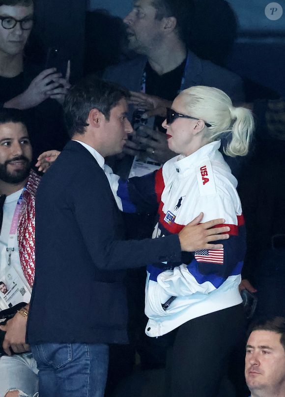 Gabriel Attal et Lady Gaga - Lady Gaga et son fiancé Michael Polansky assistent à la victoire de Léon Marchand sur 400 m 4 nage lors des Jeux Olympiques de Paris à La Defense Arena à Nanterre. © Dominique Jacovides-Pierre Perusseau/Bestimage 