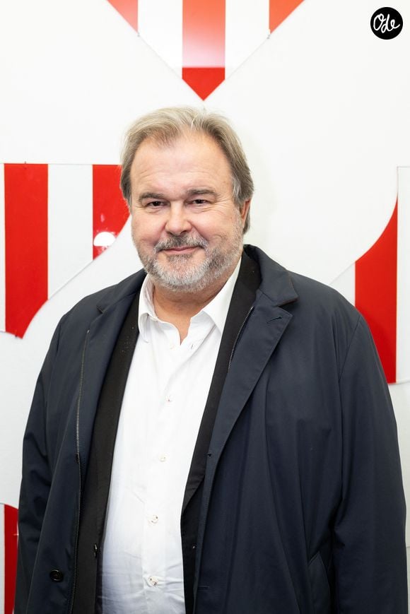 Exclusif - Pierre Hermé - Performance artistique de la chanteuse Yseult durant l'exposition de Miles Greenberg et Daniel Buren organisée par Reiffers Initiative à Paris le 23 Octobre 2025. © Jerémy Melloul / Bestimage