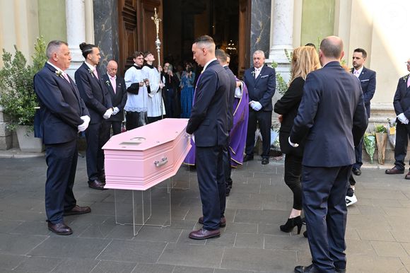 - Obsèques de Loana Petrucciani en la cathédrale Sainte-Réparate à Nice le 10 avril 2026. L'ancienne star de téléréalité a été retrouvée morte dans son appartement niçois par les autorités, le 25 mars dernier. © Bruno Bebert/Bestimage