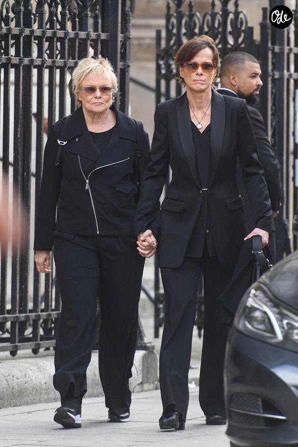 Muriel Robin et Anne Le Nen lors de la cérémonie funéraire de Bernadette Chirac, veuve de l'ancien président français Jacques Chirac, à la basilique Sainte-Clotilde à Paris, en France, le 12 juin 2026. Bernadette Chirac est décédée le 5 juin 2026, à l'âge de 93 ans. Photo de Florian Poitout/ABACAPRESS.COM