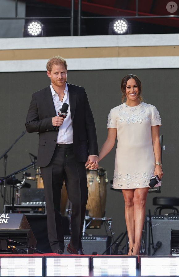 "Le dîner d’hier soir au Funke, avec la maîtrise culinaire d’Evan Funke et de son équipe, figure parmi les cinq meilleurs repas de ma vie. Extraordinaire.", continue-t-elle. 


Prince Harry, Meghan Markle - A travers le monde, de nombreuses personnalités se sont mobilisées pour l'événement "Global Citizen Live". Le 26 septembre 2021.