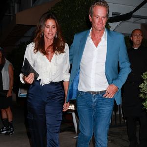Le mannequin Cindy Crawford et son mari, Rande Gerber, ont été aperçus lors d'un dîner romantique au célèbre restaurant Giorgio Baldi à Santa Monica.