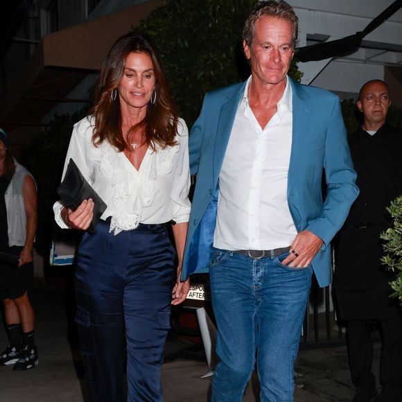 Le mannequin Cindy Crawford et son mari, Rande Gerber, ont été aperçus lors d'un dîner romantique au célèbre restaurant Giorgio Baldi à Santa Monica.