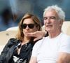 En effet, l'ancien sélectionneur des Bleus s'est affiché aux côtés de sa nouvelle compagne lors du tournoi de Roland-Garros.
Raymond Domenech et sa compagne dans les tribunes lors des Internationaux de France de Tennis de Roland Garros 2025, à Paris, France, le 3 juin 2025. © Jacovides-Moreau/Bestimage