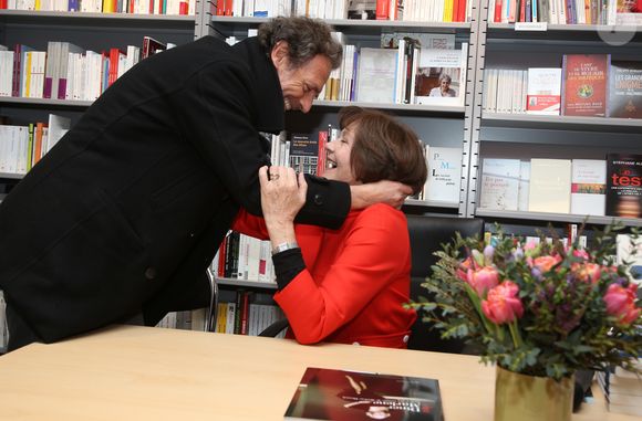 Exclusif - Macha Méril reçoit ses amis dont Stéphane Freiss lors de la dédicace de son nouveau roman cher Albin Michel à Saint Germain des Près à Paris le 24 Mars 2016 © Denis Guignebourg/Bestimage