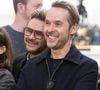 Il a salué "toute la famille Télématin" avec reconnaissance.
Damien Thévenot et Jean-Philippe Janssens tandis que Rachida Dati remet à Chantal Ladesou les insignes de Chevalier de la Légion d'Honneur au ministère de la Culture à Paris le 2 février 2026. © Cyril Moreau / Bestimage